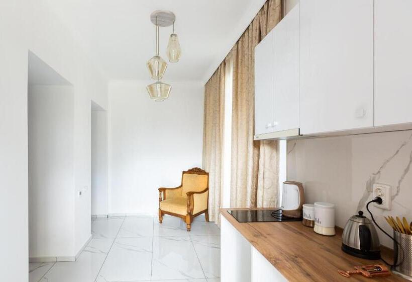 اتاق راحتی سه تخته, Level