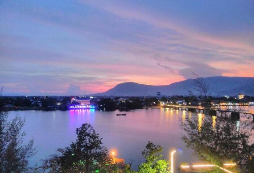 Habitación Triple Estándar, Good Morning Kampot