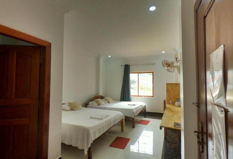 Habitación Triple Estándar, Good Morning Kampot