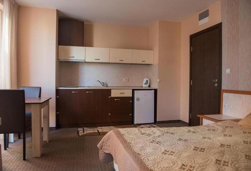 סטודיו משפחתי, Guest House Sg Brothers