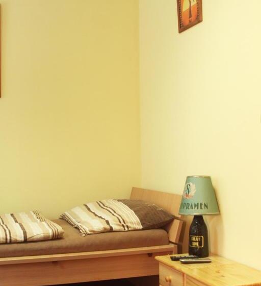 غرفة قياسية رباعية, Penzion V Ráji