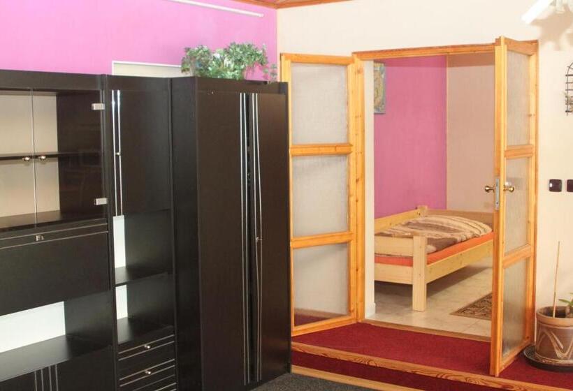 جناح غرفتين نوم, Penzion V Ráji