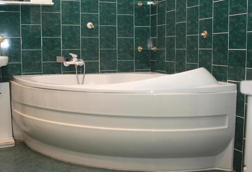 جناح غرفتين نوم, Penzion V Ráji