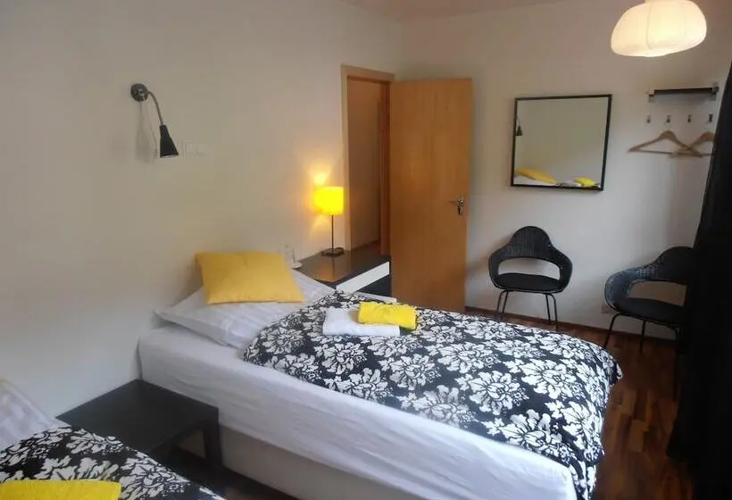 اتاق استاندارد با سرویس بهداشتی مشترک, Giljur Guesthouse
