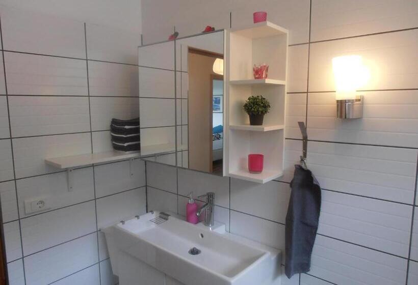 اتاق استاندارد با سرویس بهداشتی مشترک, Giljur Guesthouse