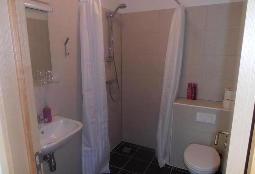 اتاق استاندارد با چشمانداز کوهستان, Giljur Guesthouse