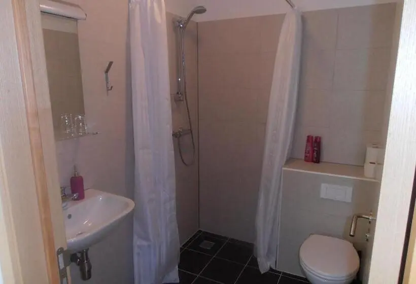 اتاق استاندارد با چشم‌انداز کوهستان, Giljur Guesthouse
