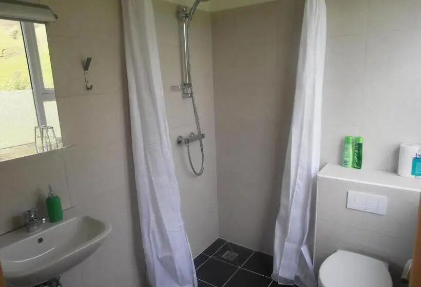 اتاق استاندارد سه تخته با چشم‌انداز, Giljur Guesthouse