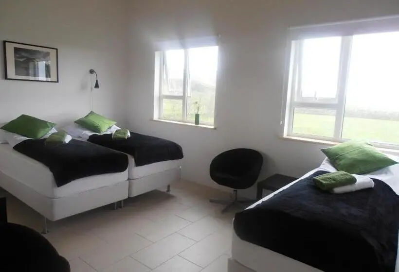 اتاق استاندارد سه تخته با چشم‌انداز, Giljur Guesthouse