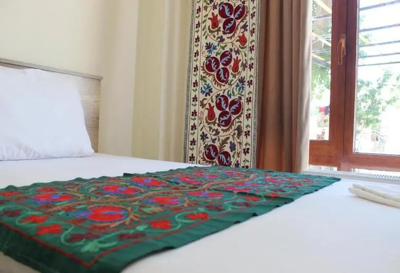 Economy Yhden Hengen Huone, Guest House Ruslan Nurata & Tours