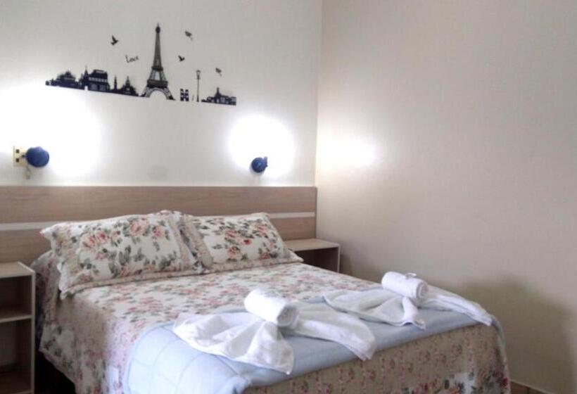 Pokój Standard Trzyosobowy, Itamiaru