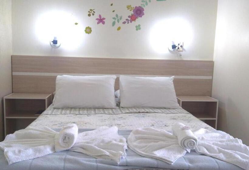 Pokój Standard Trzyosobowy, Itamiaru