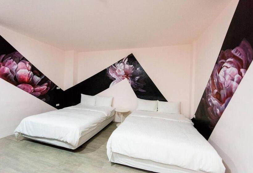 اتاق لوکس چهار تخته, Start