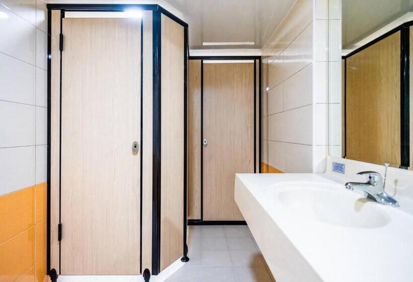 اتاق استاندارد یک تخته با سرویس بهداشتی مشترک, Start