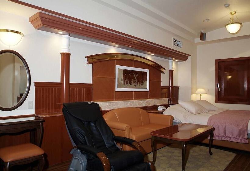 חדר דלוקס, Hyper Noah