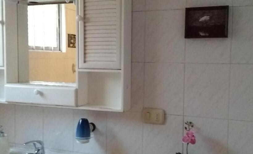 اتاق استاندارد چهار تخته, Hostal Tunquelen