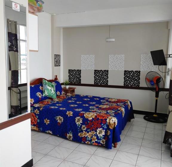 اتاق استاندارد با بالکن و چشم‌انداز دریا, Orient Guesthouse Auberge