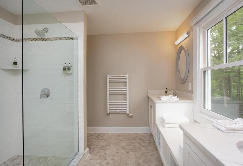 Номер Стандарт, Lakehouse Inn