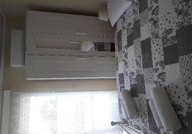 اتاق استاندارد چهار تخته, Nha Khach Con Dao