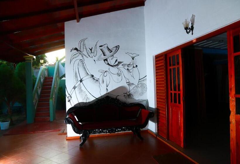 اتاق لوکس, Anila Beach Inn