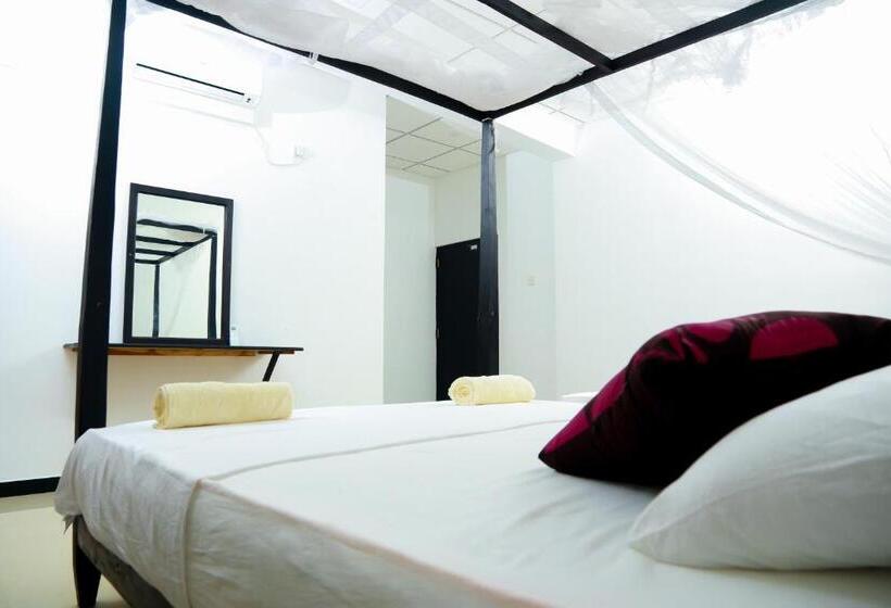 اتاق لوکس سه تخته, Anila Beach Inn