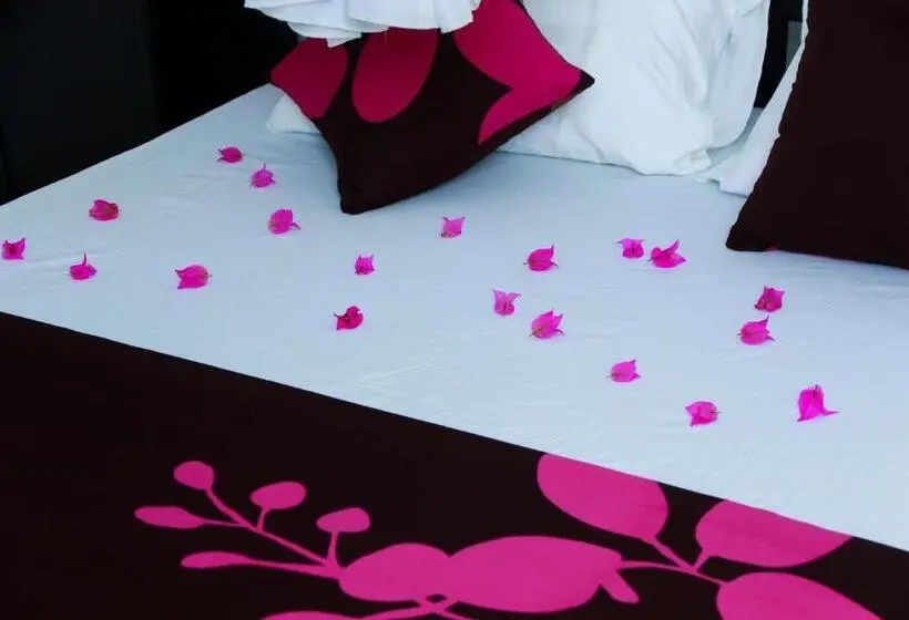 Deluxe Kolmen Hengen Huone, Anila Beach Inn