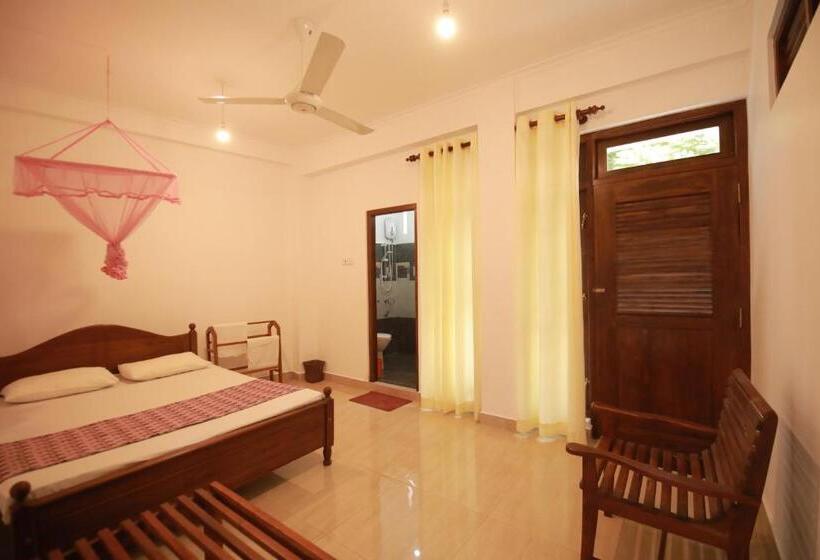 Номер Стандарт с Балконом, Renuka Inn