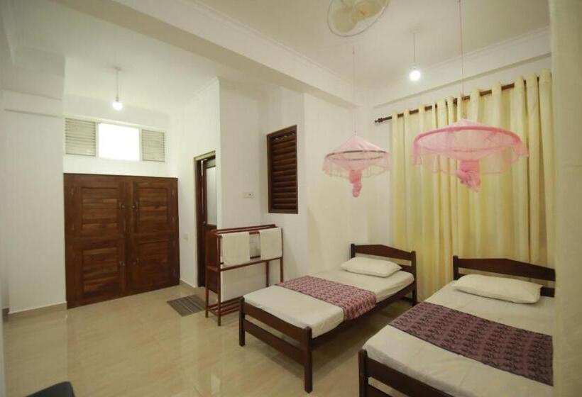 Семейный Номер, Renuka Inn