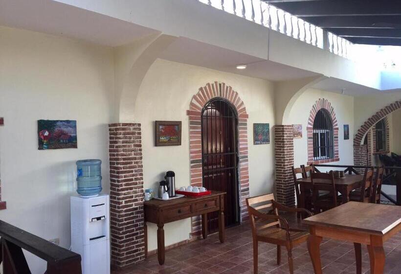 סטודיו דלוקס, Yamilí