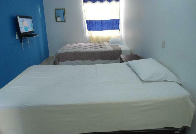 スタンダードトリプルルーム, Roxi S Place