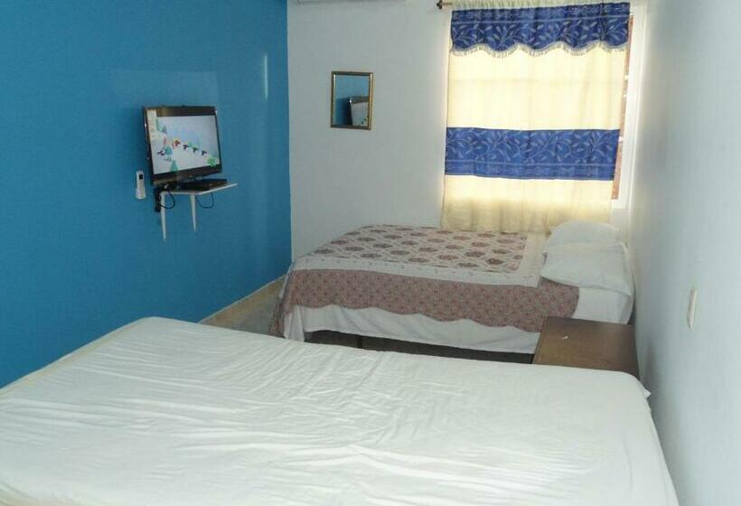 スタンダードトリプルルーム, Roxi S Place