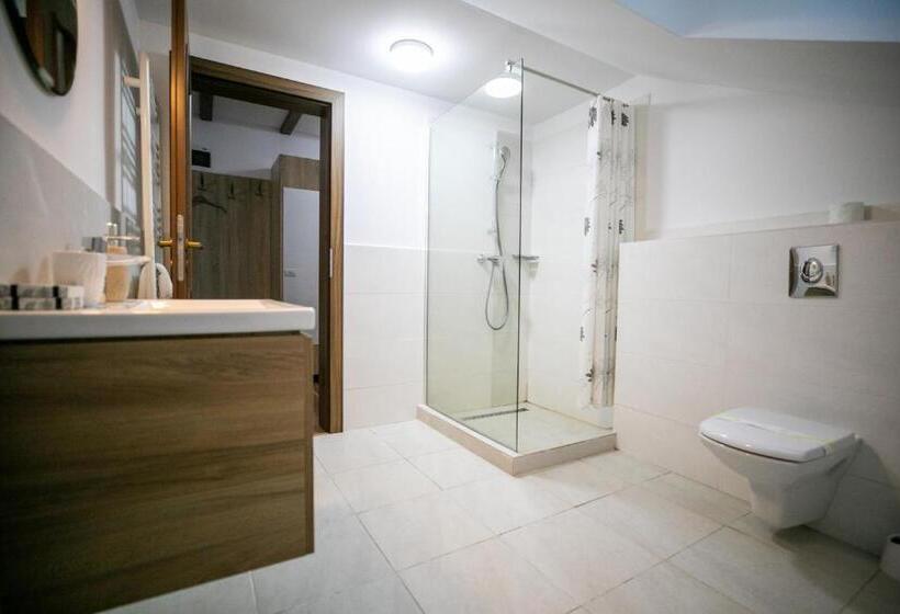 ペントハウスルーム, Crema Residence