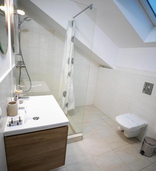 ペントハウスルーム, Crema Residence