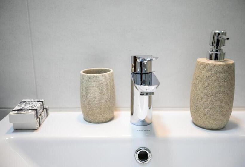 ペントハウスルーム, Crema Residence