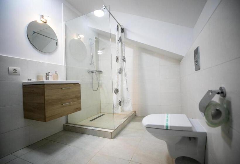 펜트하우스 룸, Crema Residence