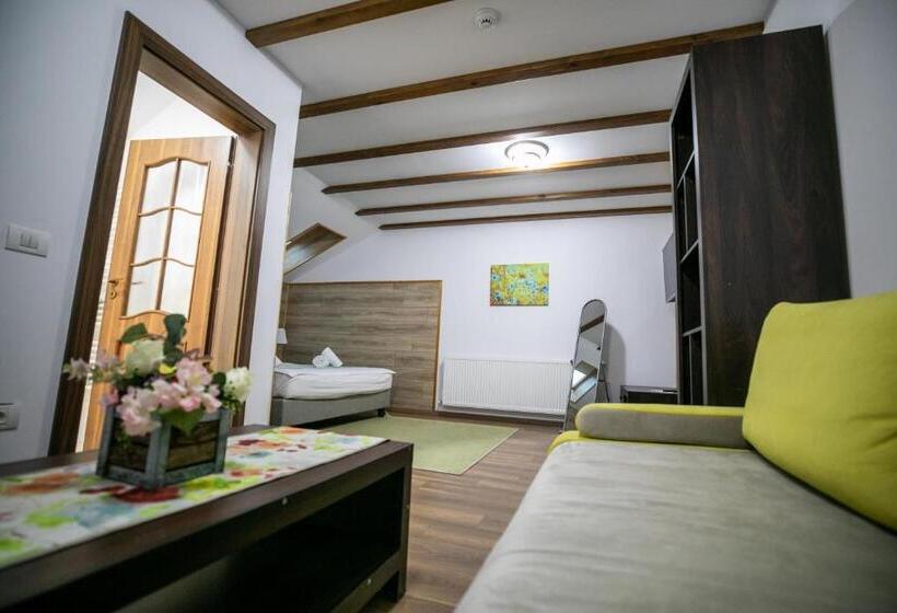 ペントハウスルーム, Crema Residence