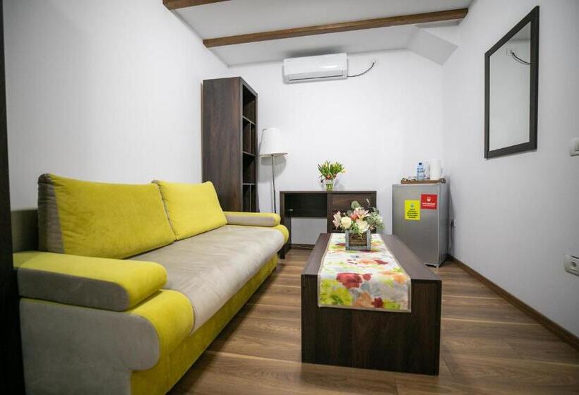 ペントハウスルーム, Crema Residence