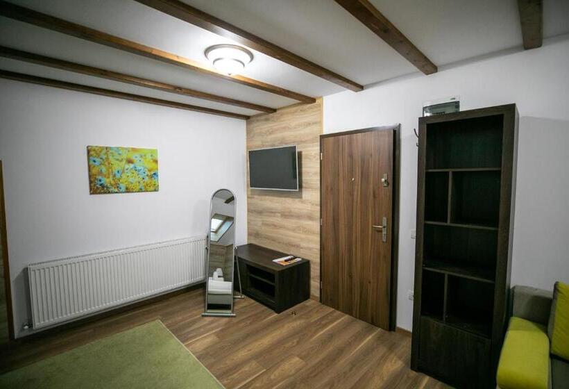 ペントハウスルーム, Crema Residence