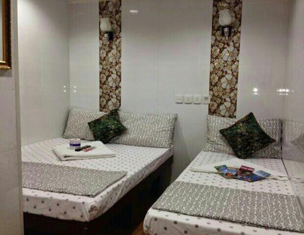 اتاق استاندارد سه نفره, Dutch Hostel