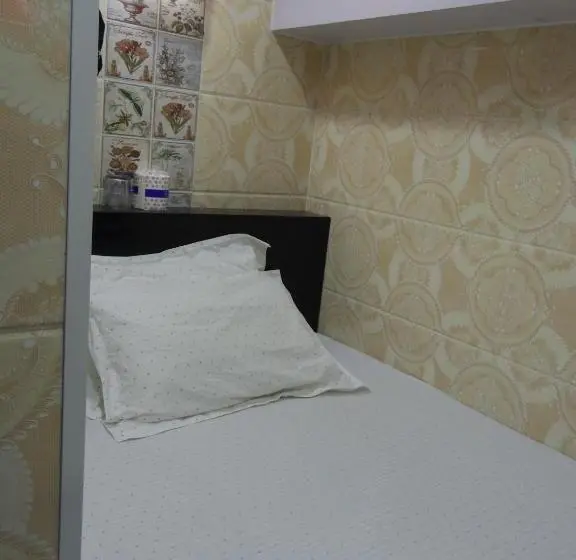 اتاق استاندارد سه نفره, Dutch Hostel