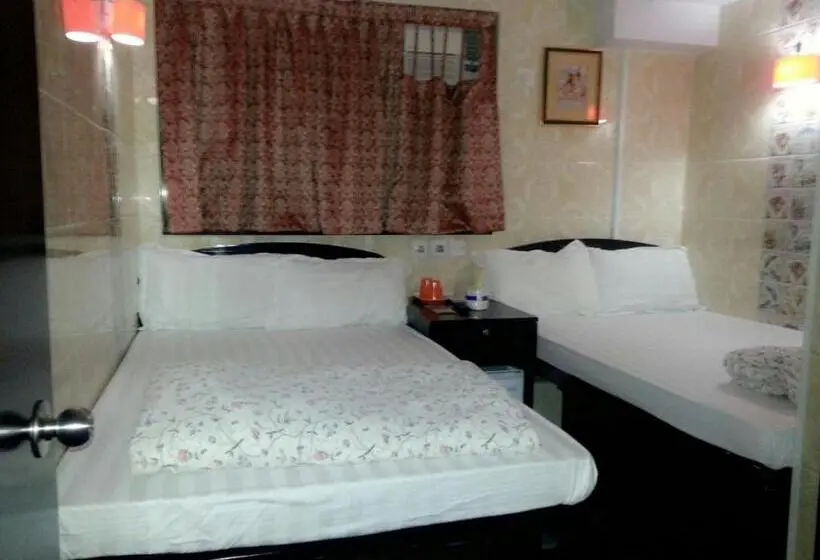 اتاق خانوادگی, Dutch Hostel