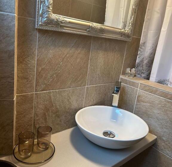 レイクビュースタンダードルーム, Boutique Centrale