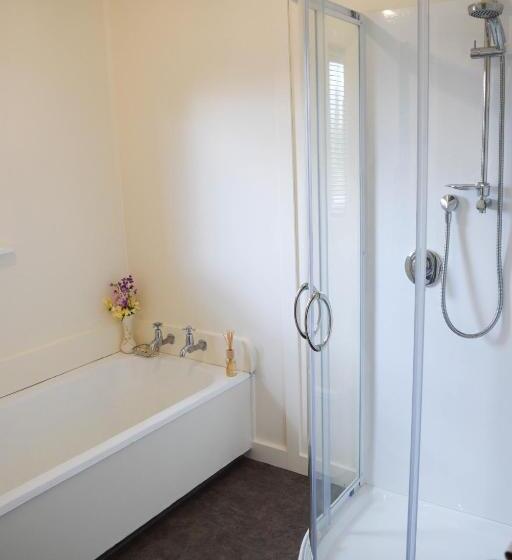 اتاق اکونومی, The Greytown