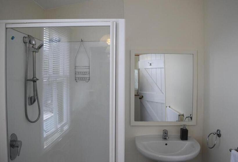 اتاق اکونومی, The Greytown