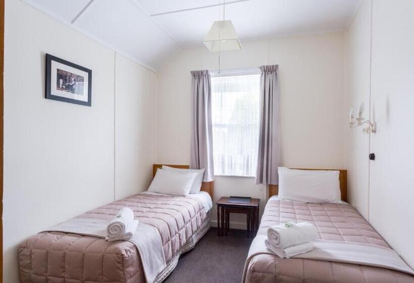 اتاق اکونومی, The Greytown