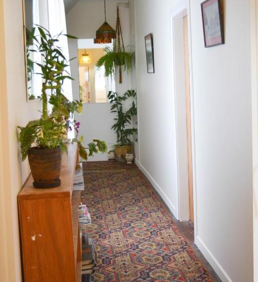 اتاق استاندارد با سرویس بهداشتی مشترک, The Greytown