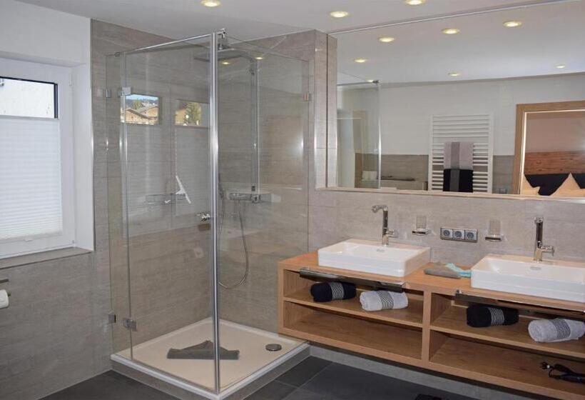 침실 2개 아파트, Der Berghof