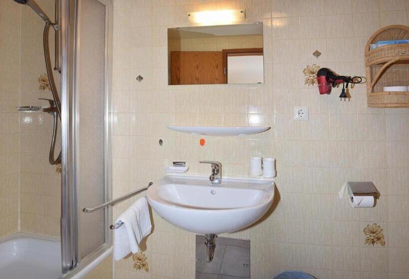 스탠다드 룸 산 전망, Der Berghof