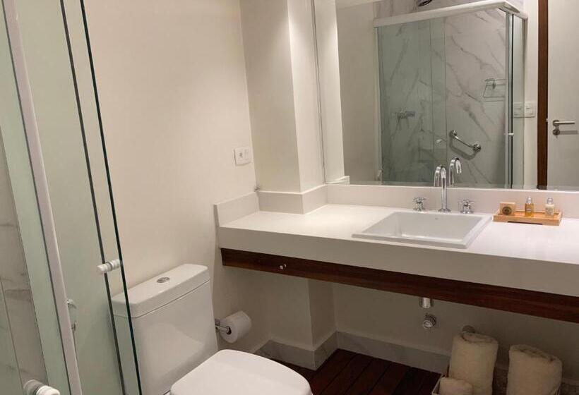 Family Room, Austin Suites