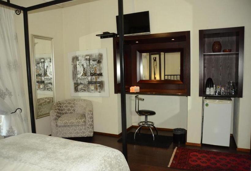 Standaardkamer met Uitzicht op het Zwembad, Big Tree Midrand